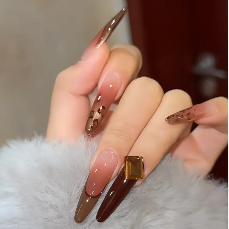 【女王】秋冬爆款美拉德黑棕跳色猫眼美甲高级感豹纹手工穿戴甲短款