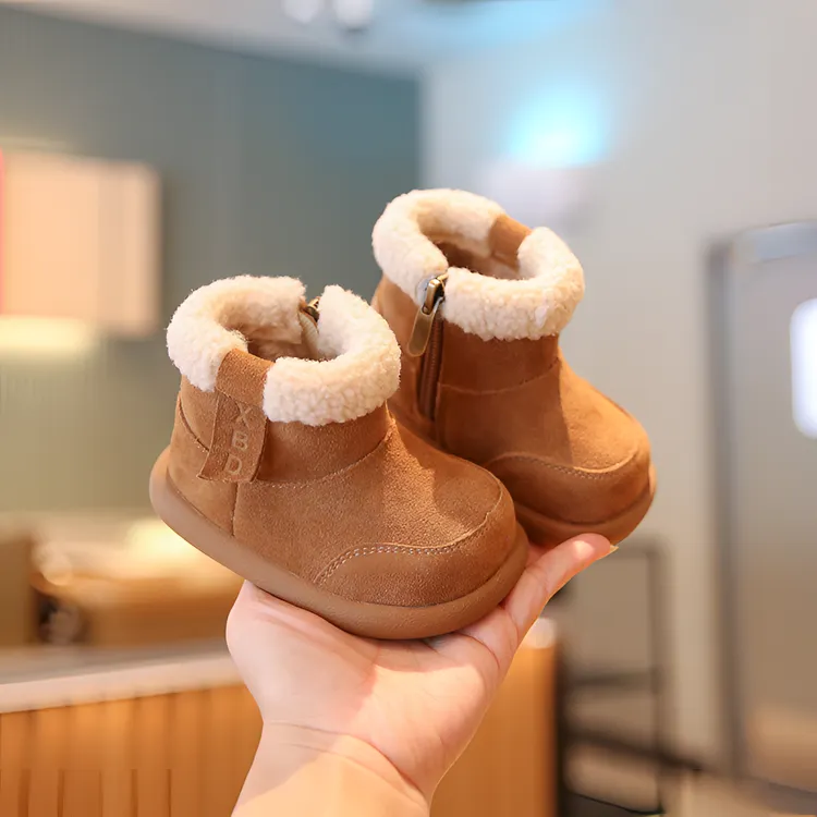 婴儿软底雪地靴女童鞋子宝宝加绒鞋冬季儿童棉鞋男童羊羔绒保暖鞋