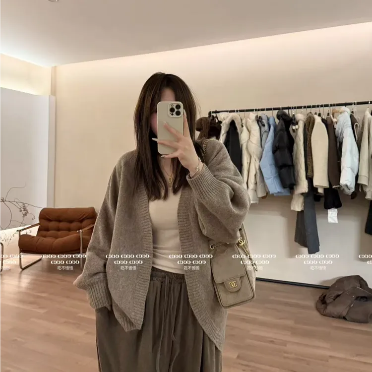 【吃不饱饱】大码 松弛特调 松弛感蝙蝠衫毛衣外套宽松慵懒8538