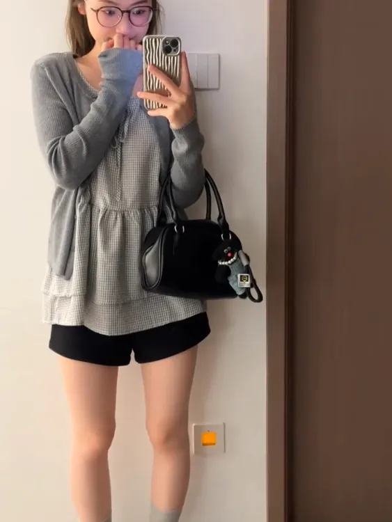 韩版设计感格子撞色宽松背心修身显瘦针织外套高腰黑色短裤三件套