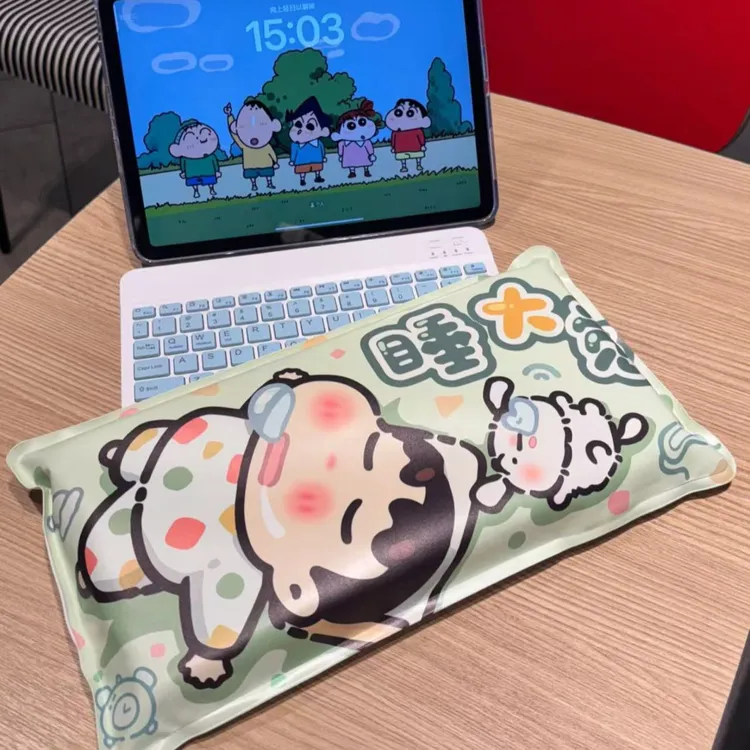 【艺凡】蜡笔小新午睡卡通冰枕冰垫免注水公室降温凉枕凉垫拍照配件
