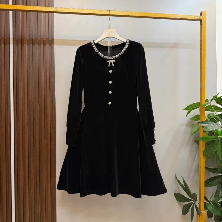 新款大码女装时尚洋气优雅精致通勤风蝴蝶结珍珠扣丝绒显瘦连衣裙