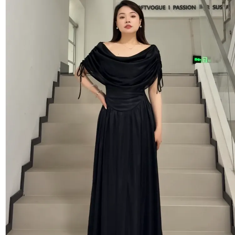 度假风新款高级感大码女装法式宫廷设计感缎面显瘦轻礼服小黑裙