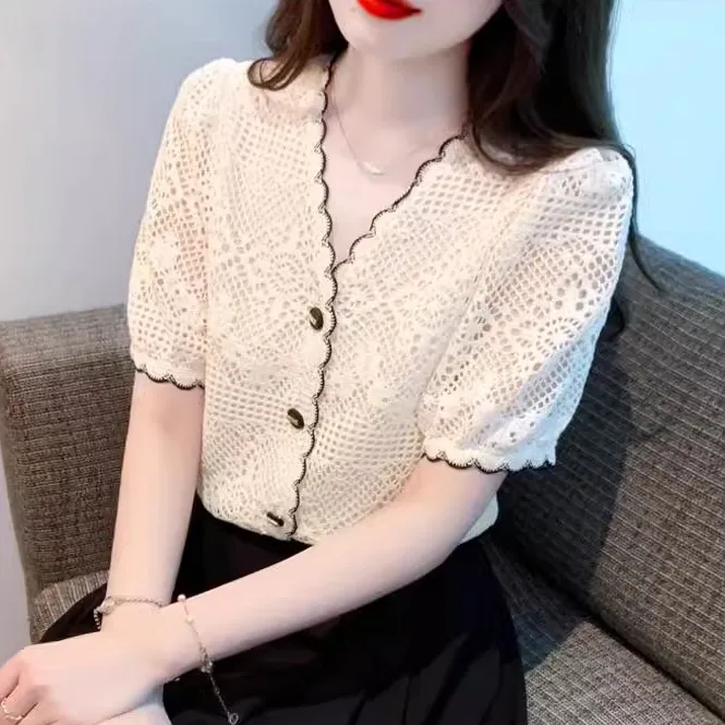 2025新款韩国气质显瘦V领黑边拼接单排扣短袖钩花蕾丝上衣女夏季