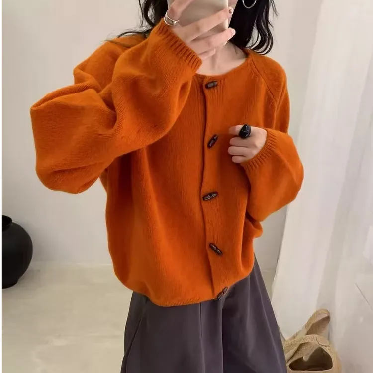 牛角扣软糯针织开衫女欧洲站2025秋冬新款欧货女装插肩袖毛衣外套