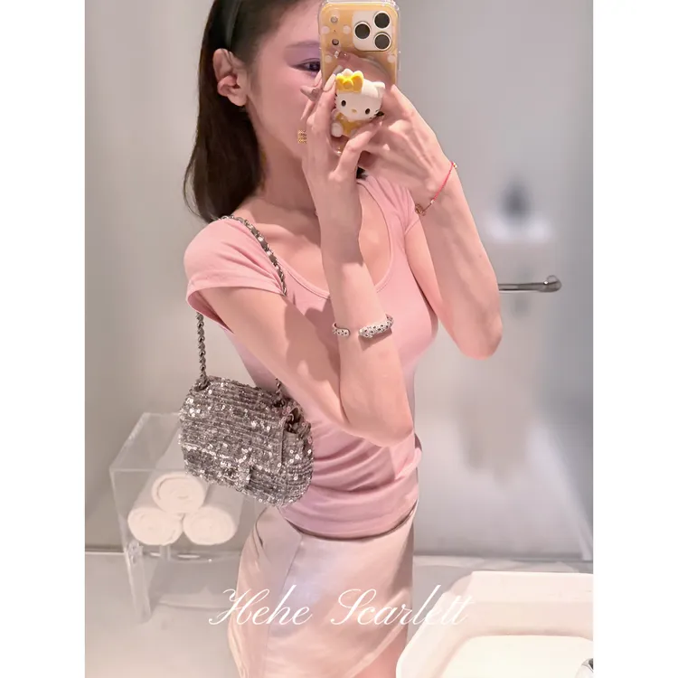 你的呵呵Scarlett丨 修身显瘦圆领百搭超绝腰臀比短袖 T 恤