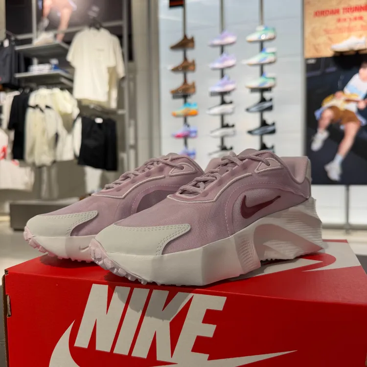 【滔搏联动】耐克女子WMNS NIKE AURA EDGE休闲鞋 HQ7025-502