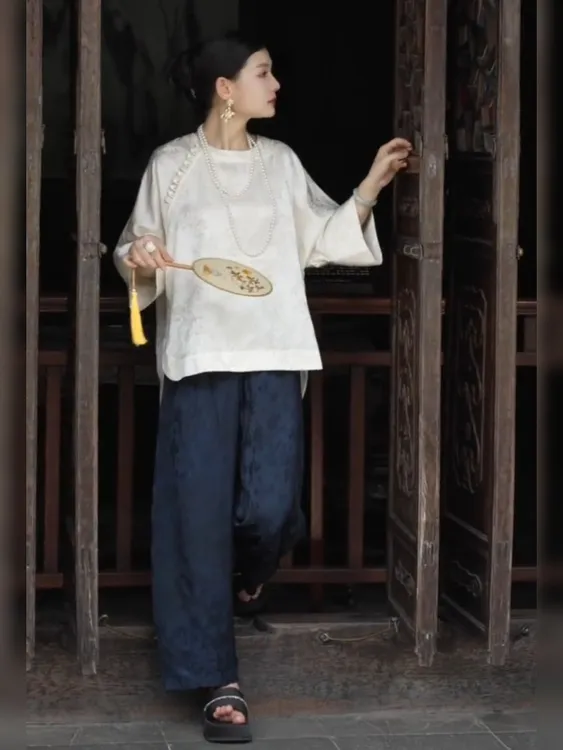 早秋年轻版新中式禅意国风七分袖圆领盘扣白色小衫休闲裤子套装女