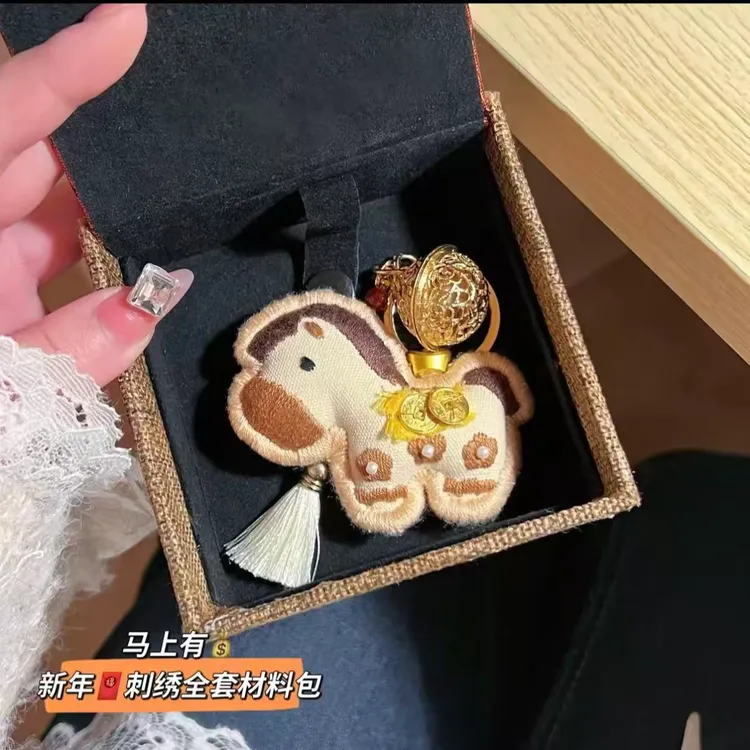 刺绣小马香囊包挂件手工diy材料包创意刺绣钥匙扣送朋友新年礼物商品图