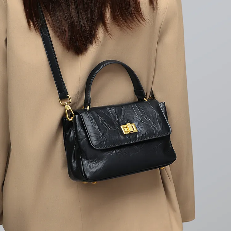 VIPOL车缝线方形包盖斜挎包广版包包百搭黑色腋下包