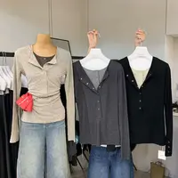 25073极简调性 欧尼穿搭假两件纽扣上衣