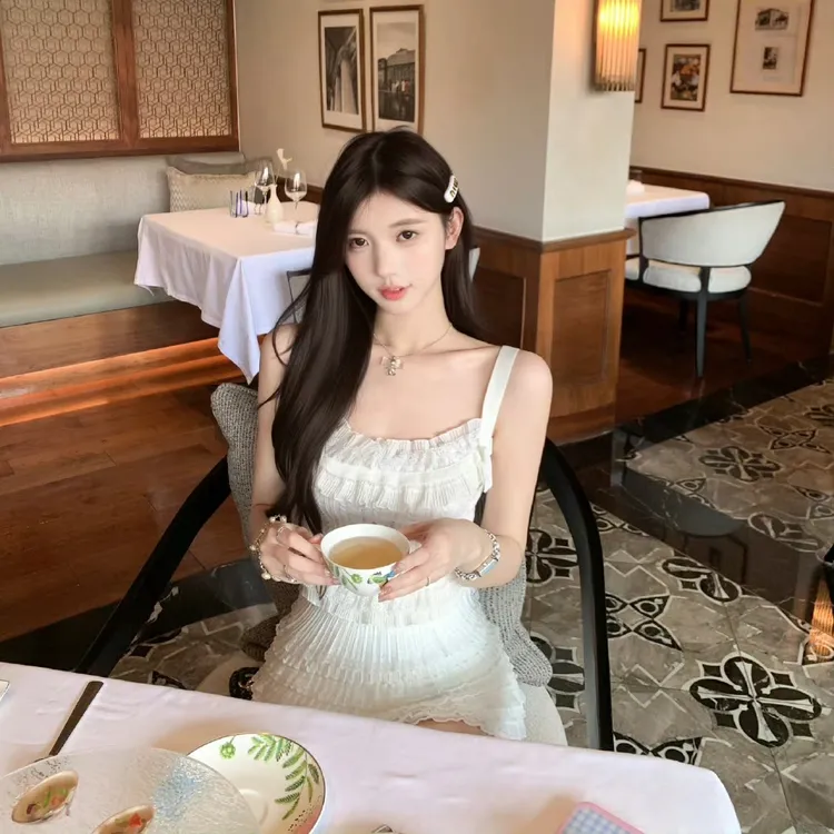 【砰然心动】韩系甜美少女2025夏季新款减龄花边吊带上衣配短裙套装