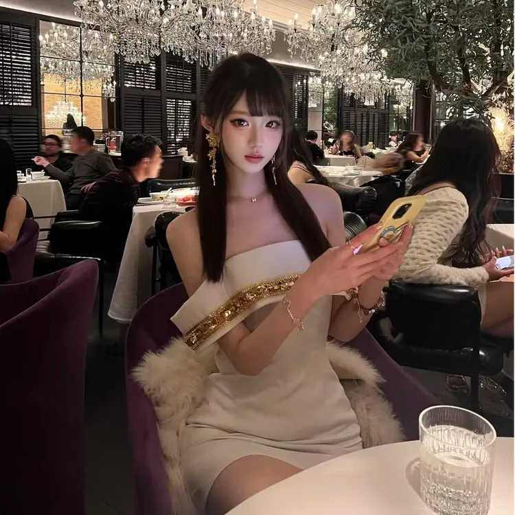 2025夏季新款时尚气质法式轻奢名媛风时尚一字领露肩包臀连衣裙女