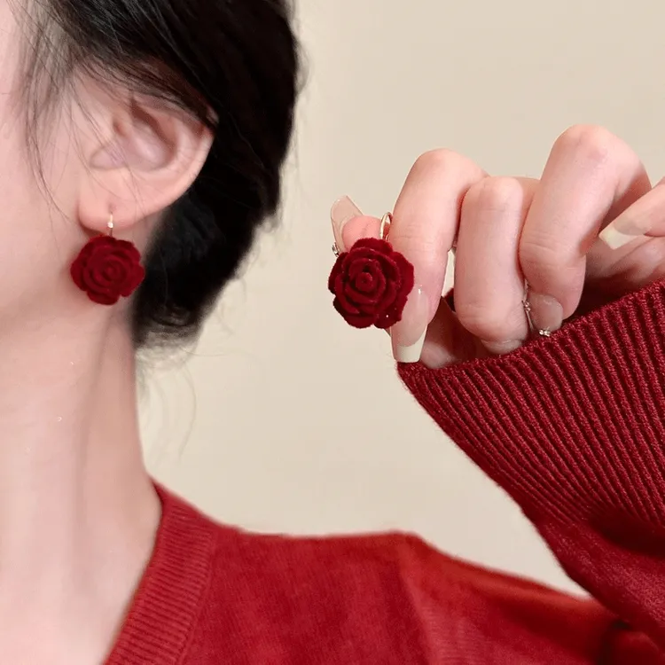 黄铜耳饰 港风红色玫瑰耳环女2025新款爆款高级感耳钉植绒耳饰