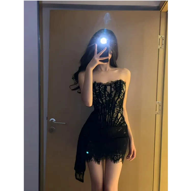 纯欲性感蕾丝黑色抹胸连衣裙女秋季高级感修身显瘦辣妹包臀短裙子