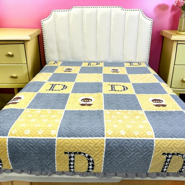 2025秋冬款加厚牛奶绒床盖韩式花边款炕盖可铺可盖多功能防滑绗缝