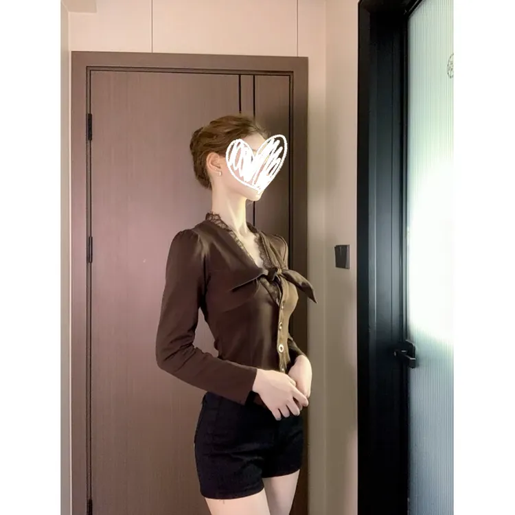 法式复古收腰修身显瘦v领衬衫女纯欲辣妹蕾丝花边长袖上衣秋00927