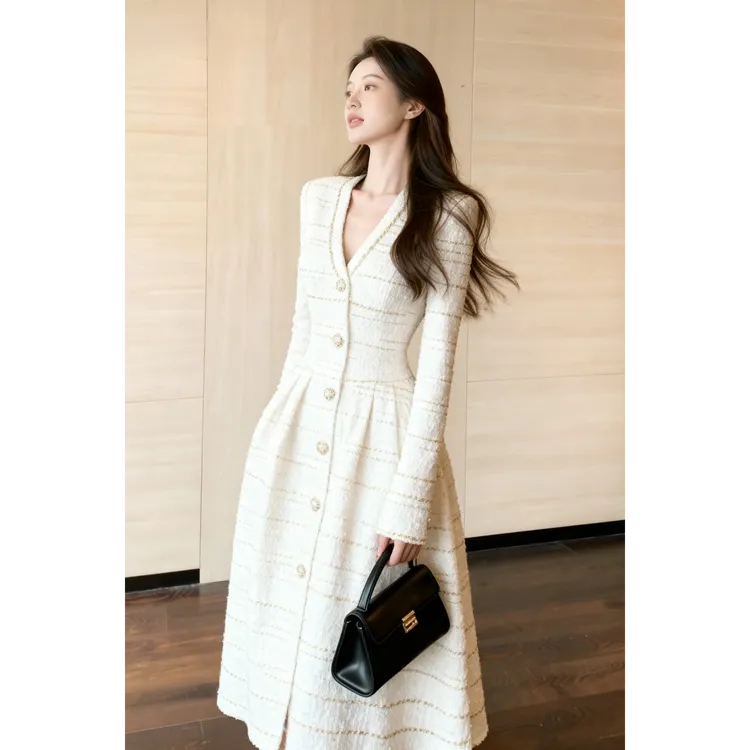 秋季巨好看富家千金miu系白色小香风气质v领连衣裙女冬2025年新款