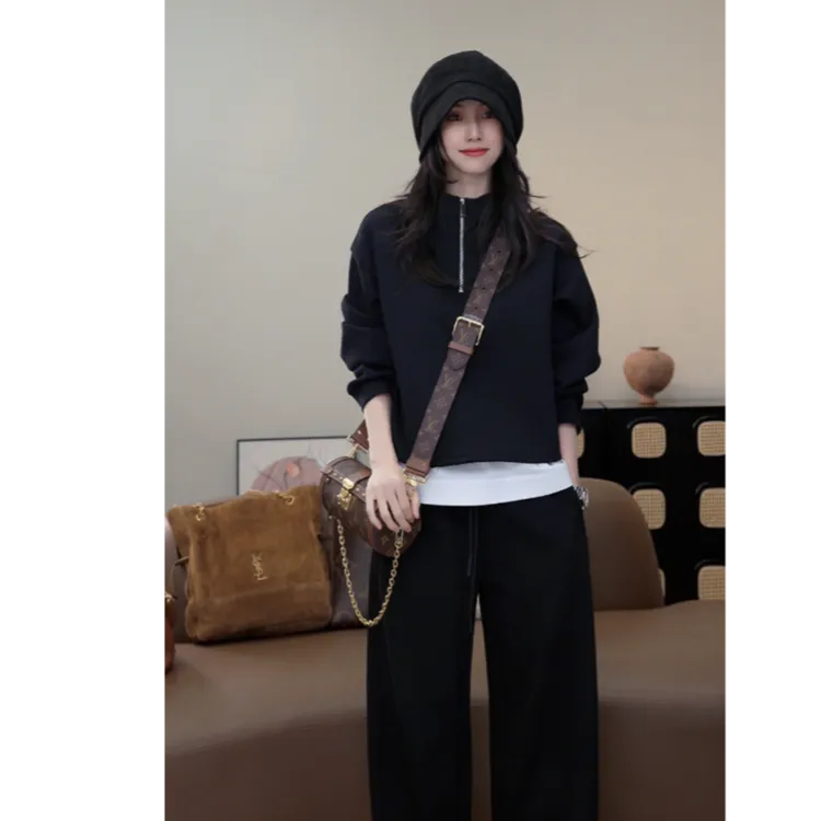 小乖逃休闲时尚黑色卫衣假两件黑色撞白色下摆百搭高领亚历N95098