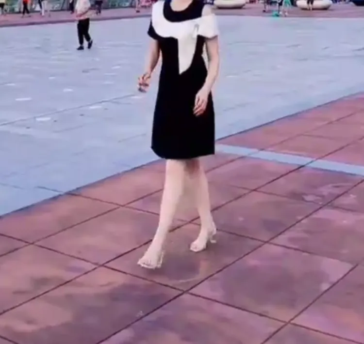 2025夏季时尚潮流百搭精品女装美Yui