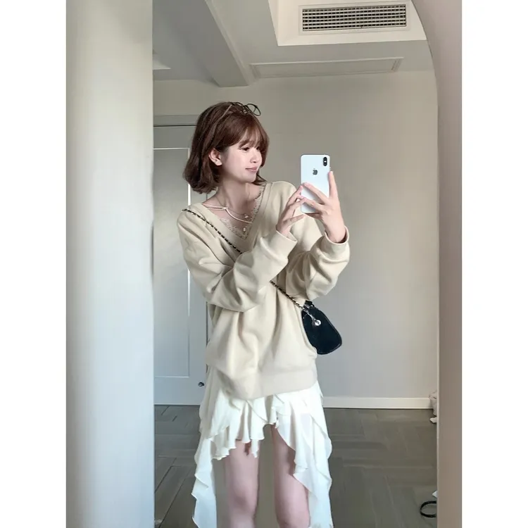 2025超火穿搭一整套V领休闲宽松百搭长袖卫衣不规则半身裙套装女