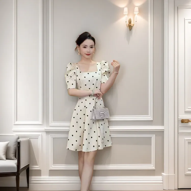 法式短裙白色波点~夏季千金方领连衣高腰~简约酷飒风女装高级感