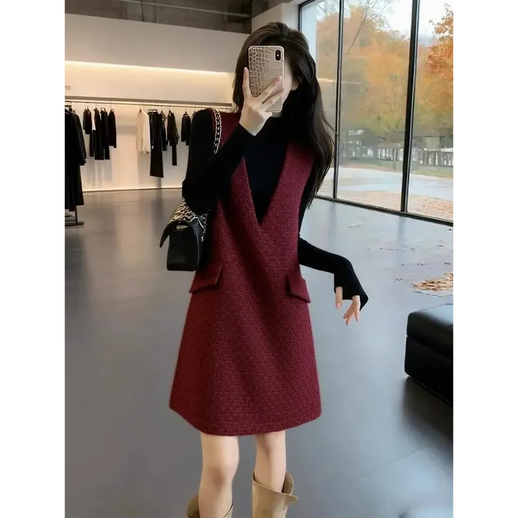 冬季新款独特漂亮时尚高级感简约大方得体小香风红色背心连衣裙女