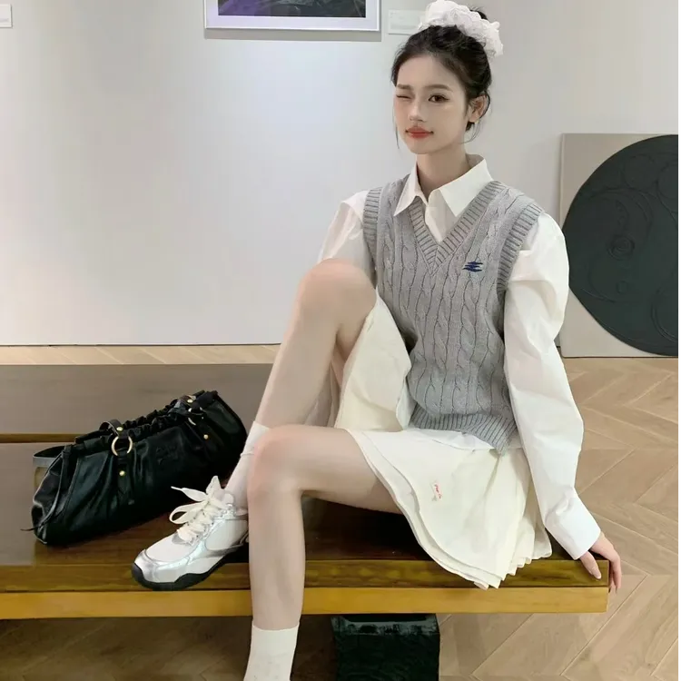 2025春夏款新款韩版时尚简约气质马甲衬衫设计感百搭显瘦修身短裙