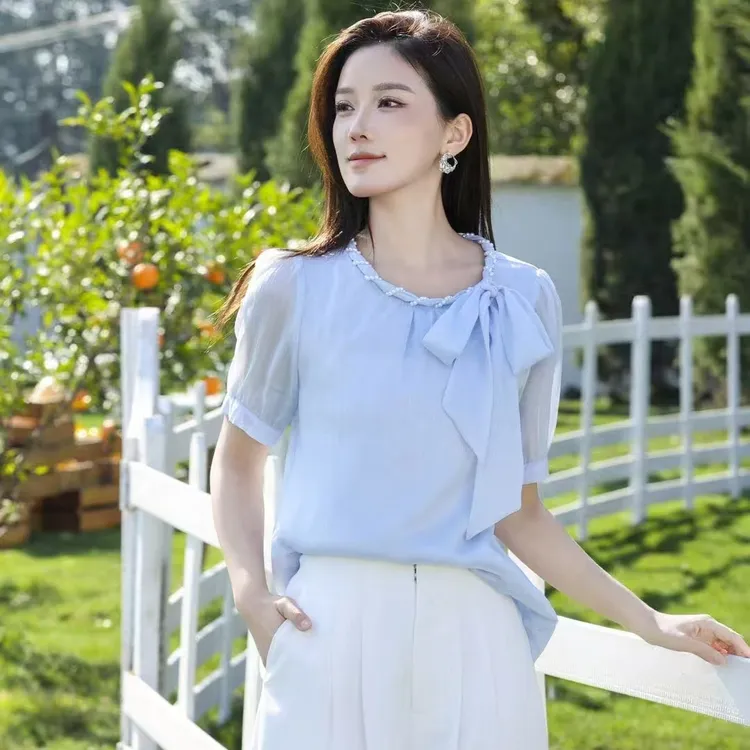 燕苹新夏款法式温柔甜美圆领手工镶珠设计感丝带透气衬衫HZX52115