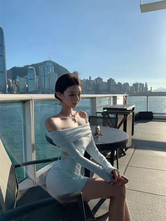 辣妹性感露背绑带一字肩连衣裙纯欲风修身显瘦长袖包臀短裙打底裙