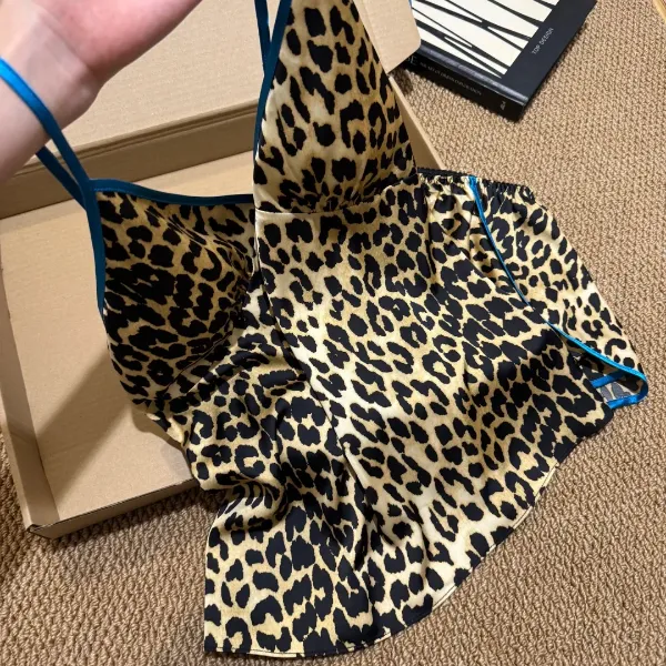 法式轻奢豹纹高级感吊带睡衣女显气质宽松大码休闲带胸垫女大睡衣