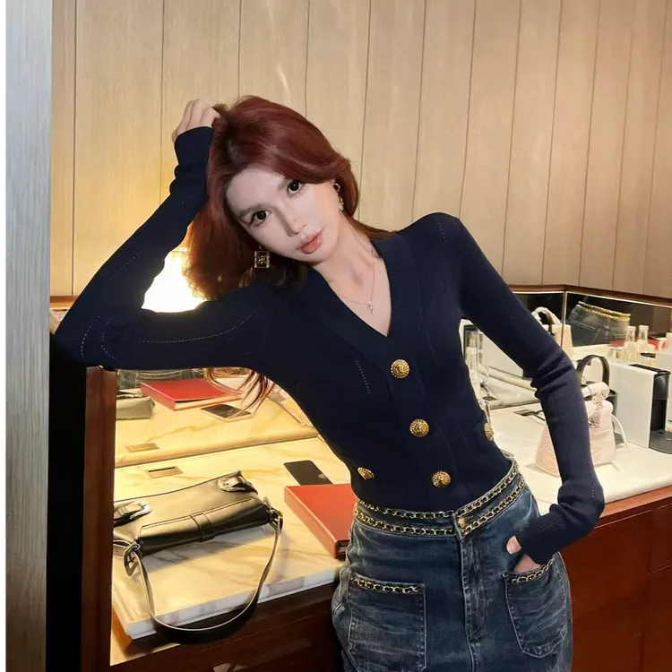 婉君【巴er曼小姐】高端品质巴er曼风机织金扣上衣LWJ24C3C1574