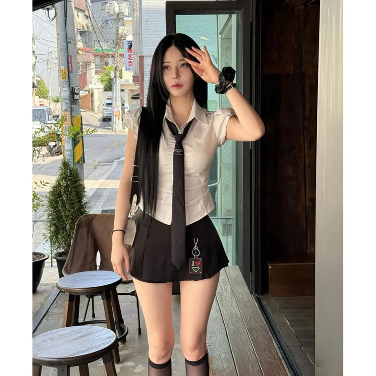 学院风设计感气质Polo领短袖衬衫上衣女2025年新款显瘦半身裙套装