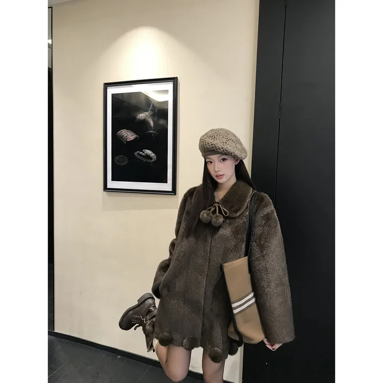 【小浣熊】冬季法式气质复古加厚宽松高级感慵懒球球毛毛外套HW3926