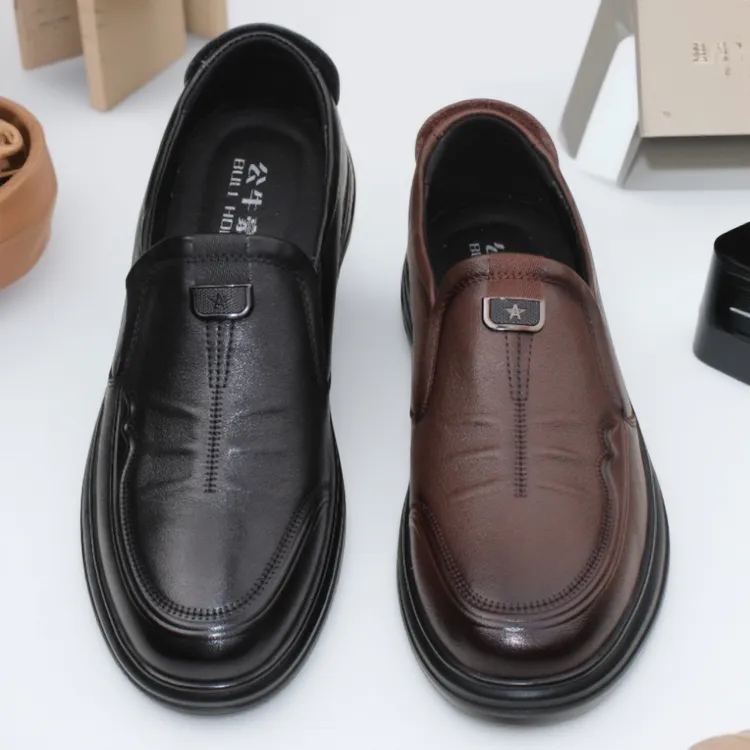 二哥2025全真皮上等头层牛皮舒适透气软底一脚蹬爆款男士皮鞋9102