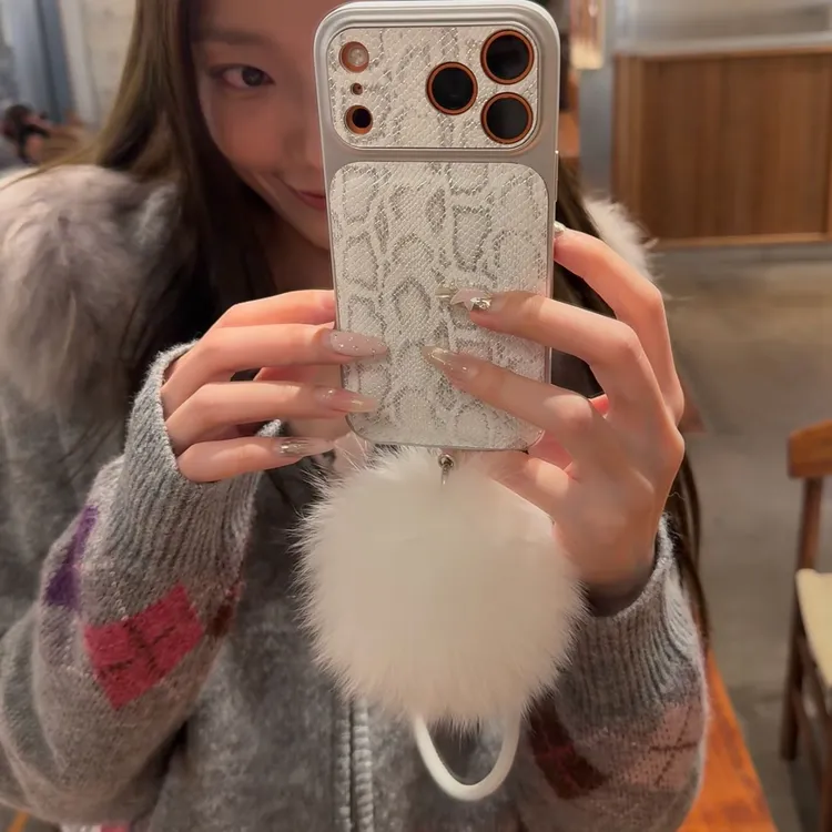 高级大视窗灰白蛇纹挂绳适用iPhone17promax手机壳苹果16pro15pro