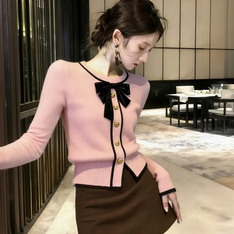 超好看粉色圆领毛衣女款2025冬季蝴蝶结设计感针织打底衫修身上衣