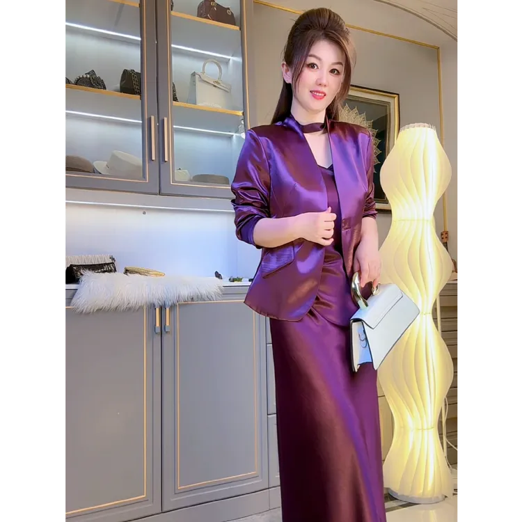 秋款光泽感西装外套全锻面V领修身职场休闲风小西服