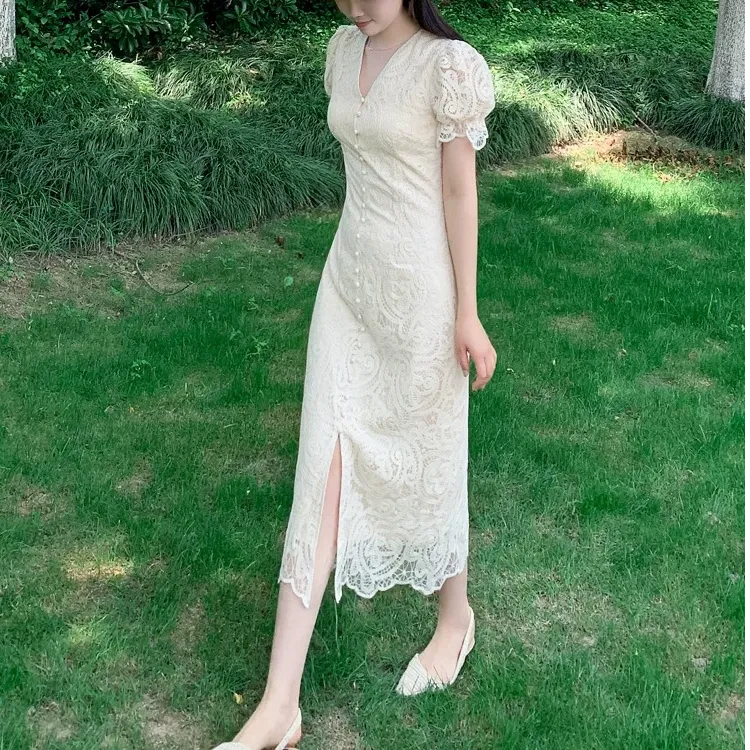 2025夏季新款微胖mm法式连衣裙女大码收腰显瘦气质V领蕾丝中长裙