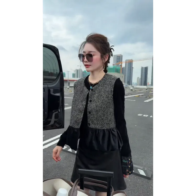 2025新中式国风改良丝绒拼接马甲女式早秋小香风圆领无袖坎肩外套
