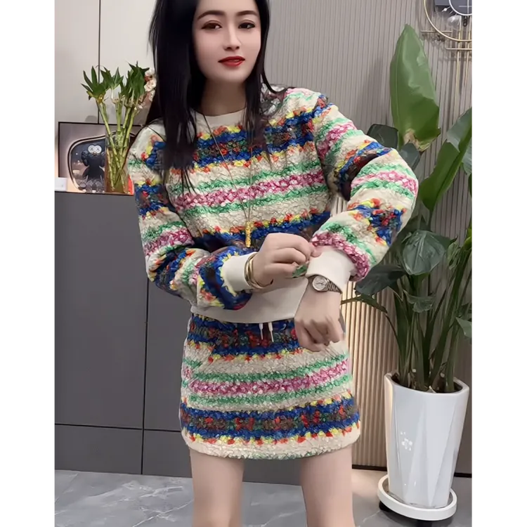 新款时尚圆领休闲减龄加绒款卫衣短裙两件套（卫衣+短裙）