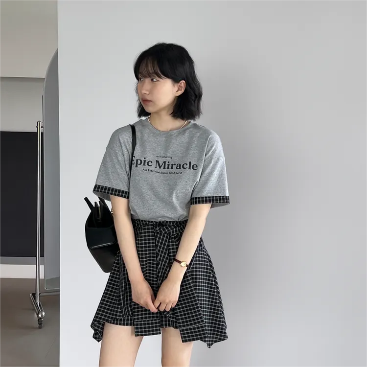 2025学妹穿搭 韩系字母拼接T恤女+洋气绑带不规则格子半身裙