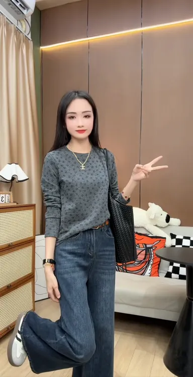 新款印花圆领修身长袖T恤女秋季显瘦打底衫上衣休闲时尚百搭