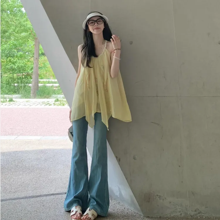 黄色挂脖吊带女装夏季新款甜美宽松设计感小众无袖上衣直筒喇叭裤