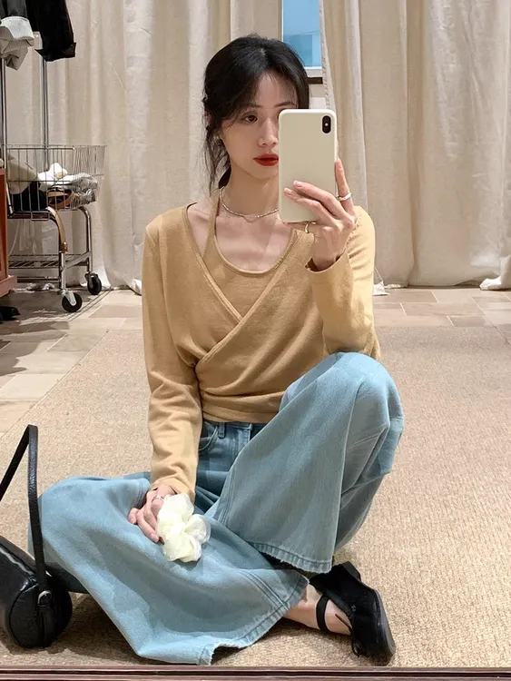 【歌剧魅影】时尚韩系咖色吊带上衣V领罩衫搭配浅蓝色牛仔裤两件套