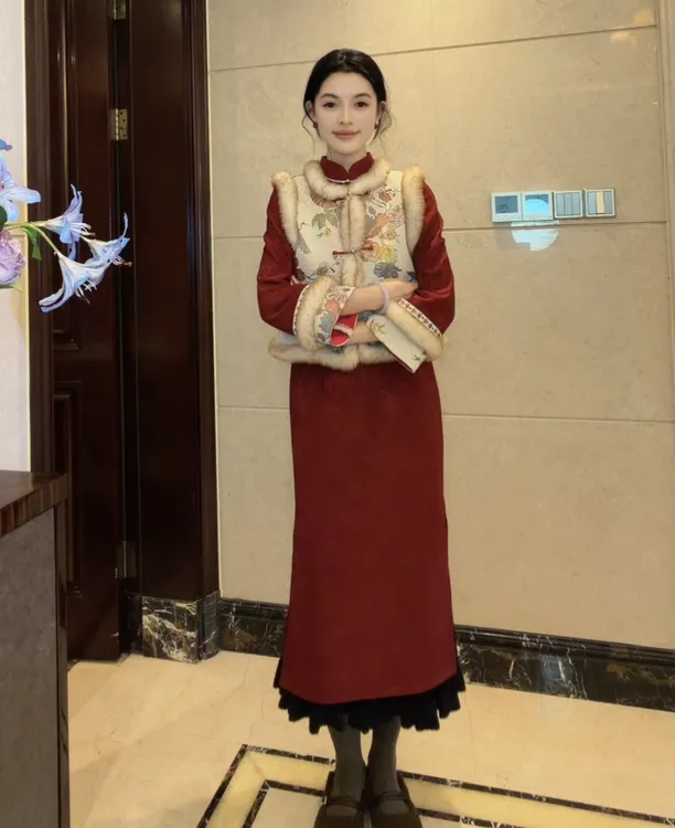 圣诞红色新年战袍元旦套装120cm冬季加绒长袖后拉链旗袍马甲套装