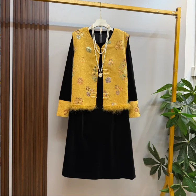 秋冬微胖氛围感新中式时尚气质复古风盘扣设计马甲十连衣裙两件套