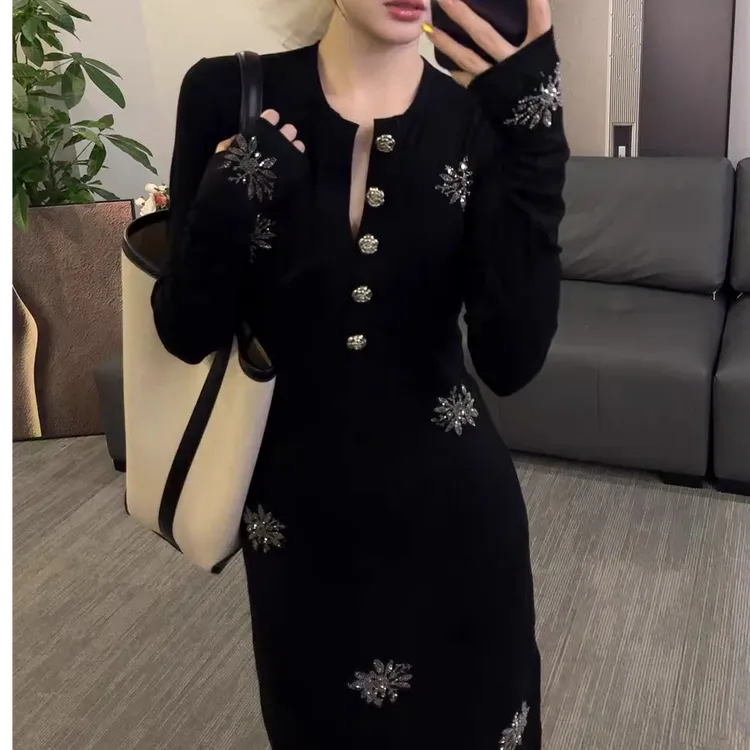 秋季新款亮闪闪烫钻高级感V领长袖黑色连衣裙设计感