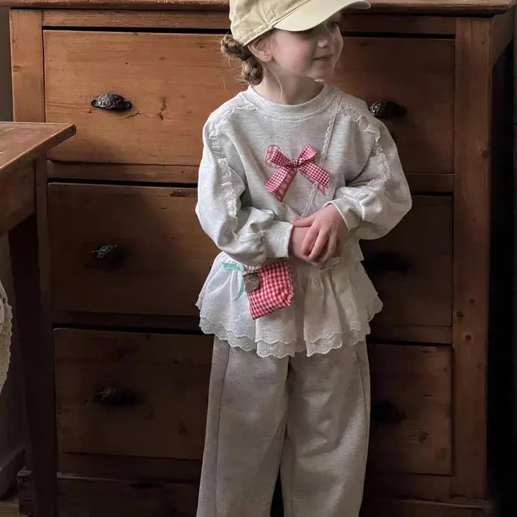 2025春季新款女童套装洋气潮韩版蝴蝶结蕾丝卫衣卫裤带屁帘两件套