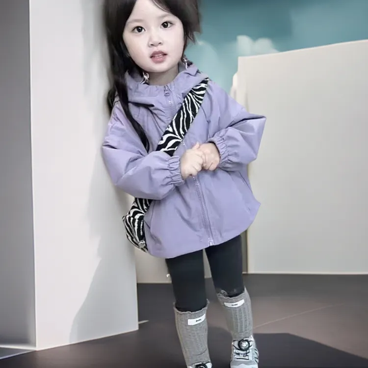 女童冲锋衣套装春季新款洋气女孩连帽风衣外套堆堆袜打底裤两件套